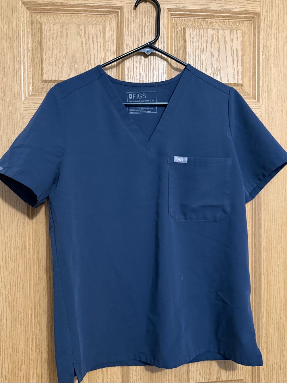 Figs women’s v neck in dark harbor